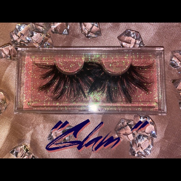 Lashes - Picture 4 of 13